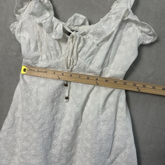 Angie White Eyelet Babydoll Mini Dress Women's Medium Ruffle Sweetheart Coquette - Picture 9 of 11